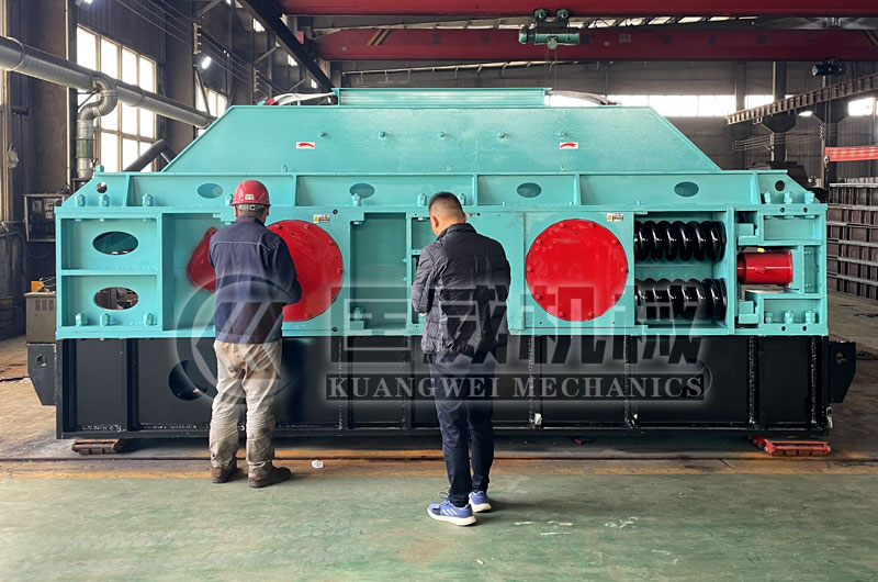 1810超大型雙齒輥破碎機