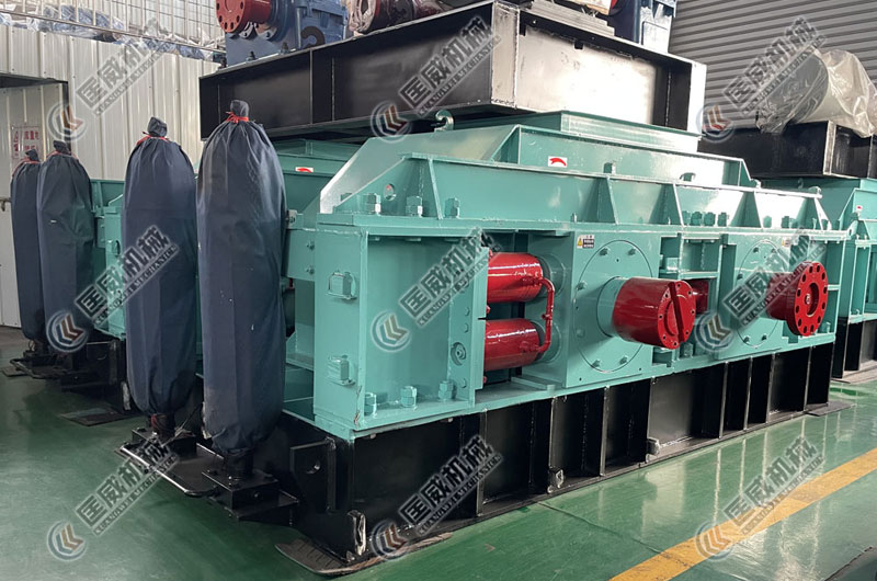 1200-800全液壓對輥制砂機發(fā)往遼寧瓦房店1